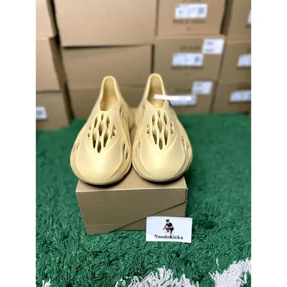 Adidas Yeezy Foam RNR Desert Sand Mens GV6843 Size 7M